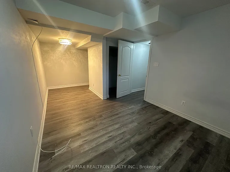 372 Mantle Ave #BASEMENT — Photo 8