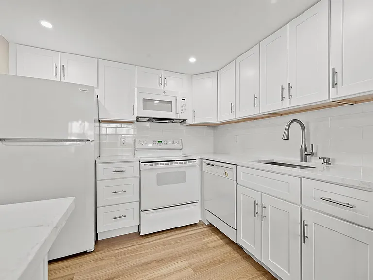 723 Flanders Dr #P — Photo 18