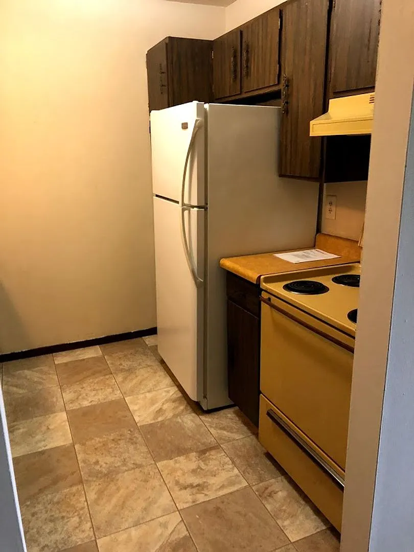 West Bend-Eastern Apartments — Photo 2