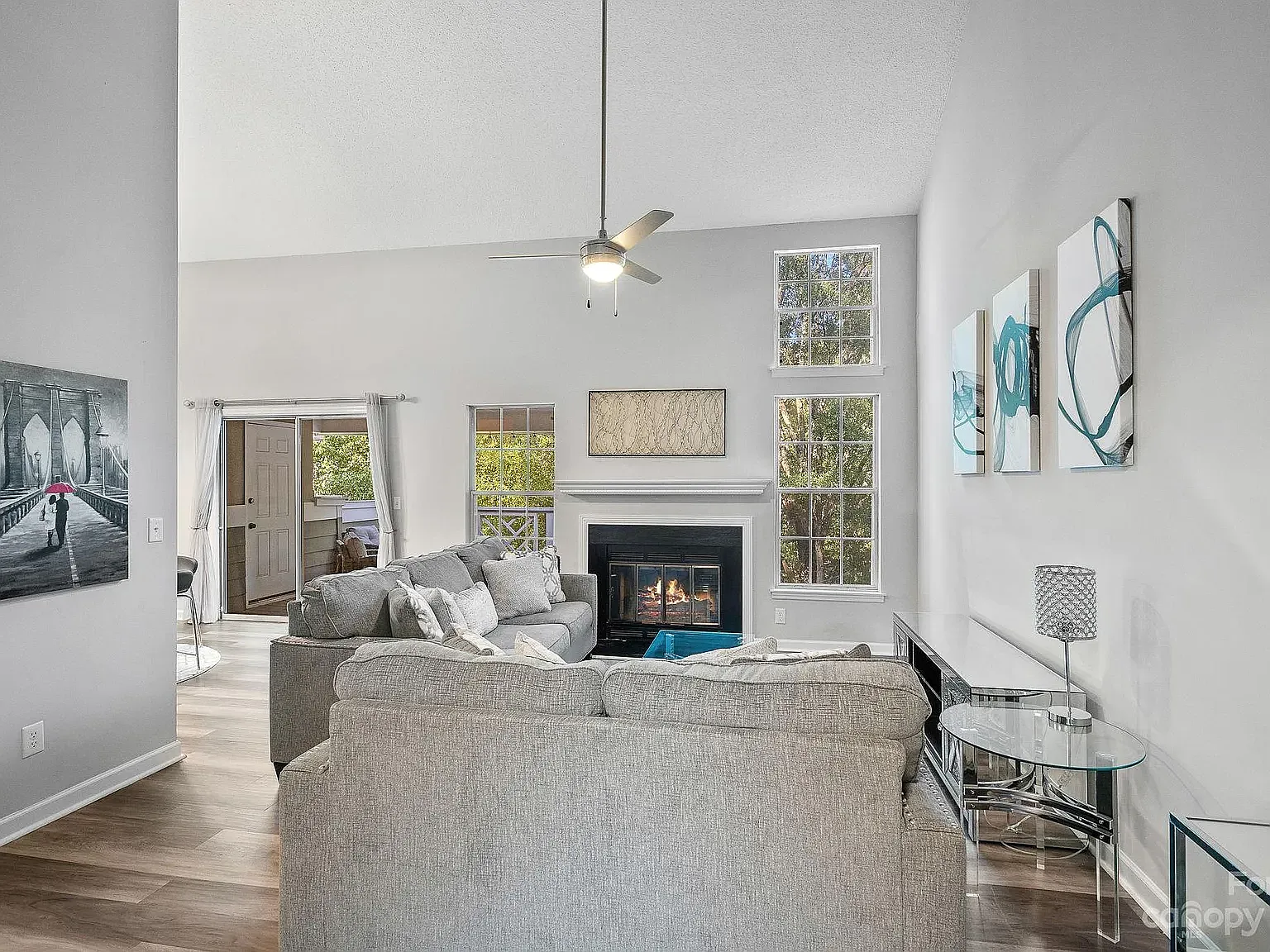 2 bed, 1011 sqft, $2,350 — Photo 4