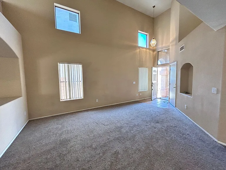 2109 N 109th Ave — Photo 2
