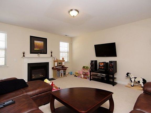 5th image of 588 Rolling Meadows Dr