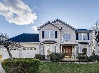 13 Kimball Dr W, Sayreville, NJ 08872