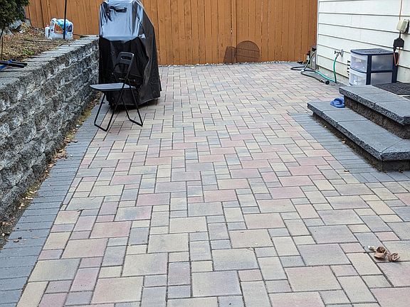 Patio/backyard with place to entertain and enjoy with kids n family