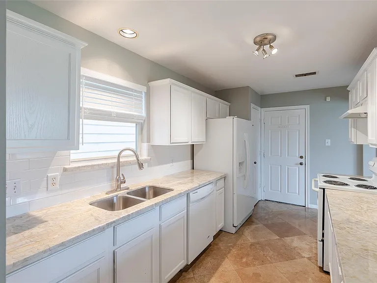 1118 Wilson St — Photo 5
