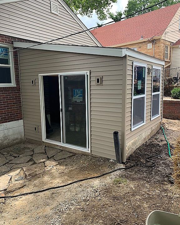 2nd image of 6743 Daiber St