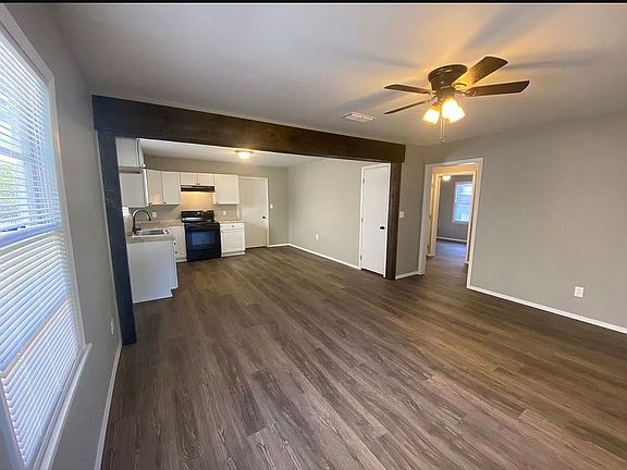 3rd image of 206 Pecan St