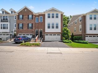 2492 Huntleigh Ln, Woodridge, IL 60517