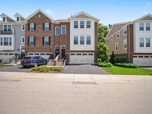 2492 Huntleigh Ln, Woodridge, IL 60517