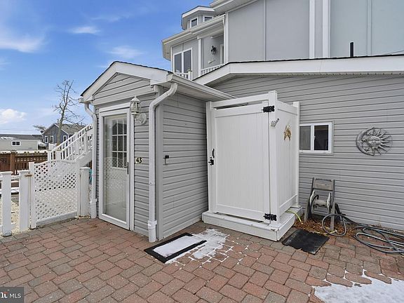 5th image of 43 Lawrence Dr