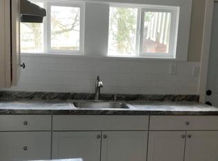 15 3rd St #3, Carnegie, PA 15106