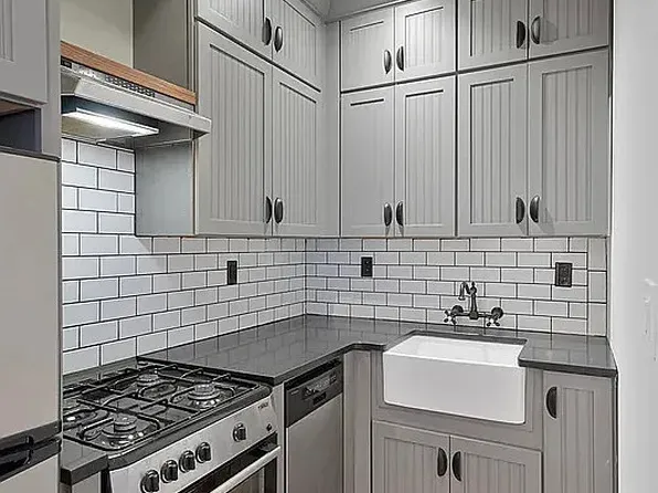 237 Kent Avenue image 1 of 10