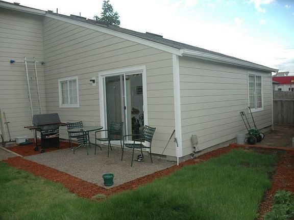Patio/ Slicing door to dining room