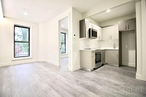 Rented by Real Street Inc | media 13