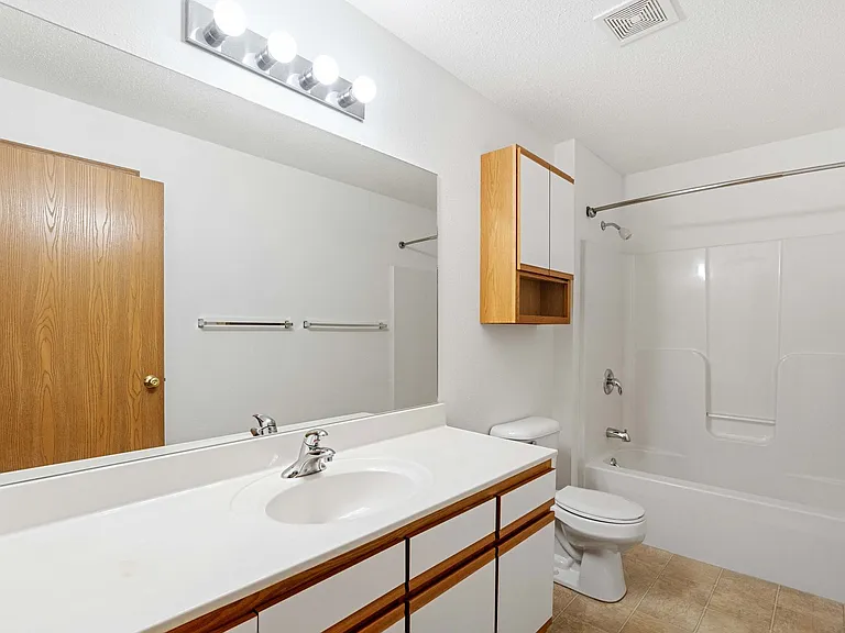 400 Stonefield Cir — Photo 8