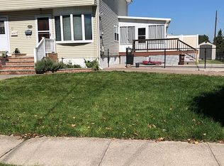 93 Delmore St, Staten Island, NY 10314