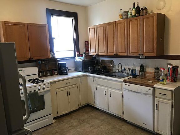 4th image of 16 W Erie St #1
