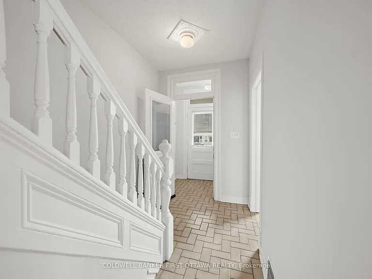 176 Rochester St — Photo 4