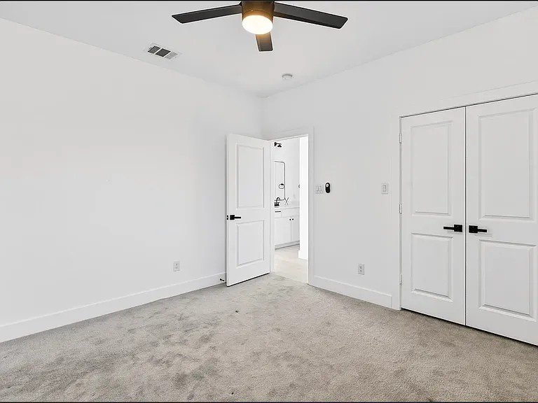 531 W Laureland Rd — Photo 8