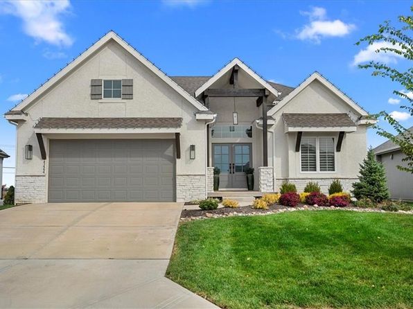 25464 W 83rd Ter, Lenexa, KS 66227