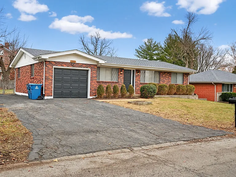 1553 Cove Ln — Photo 2
