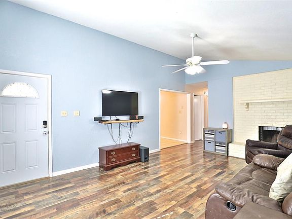 4th image of 3674 Varsity Ln
