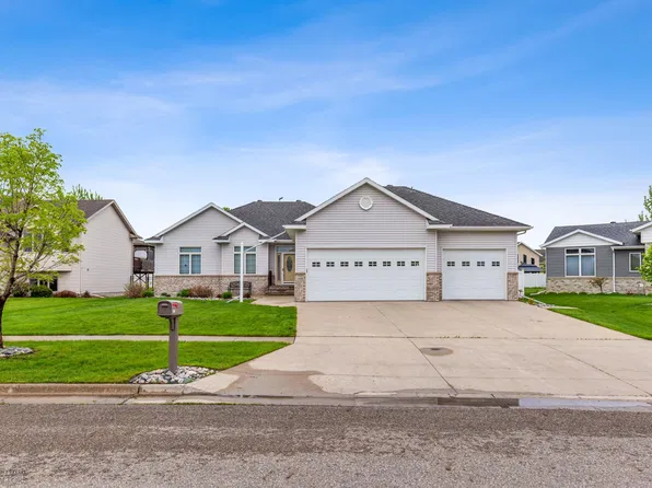 1557 Cambridge Dr, West Fargo, ND 58078