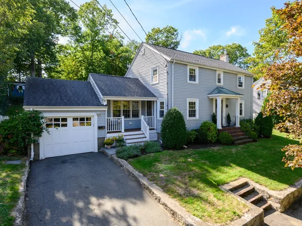 37 Century Ln, Milton, MA 02186