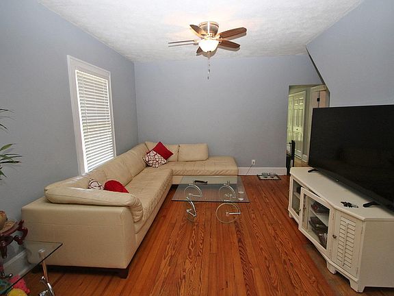 5th image of 200 E Edgewood Dr