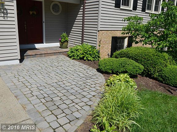 2nd image of 2580 Huntington Dr