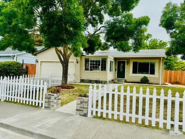 999 Crinella Dr, Petaluma, CA 94954