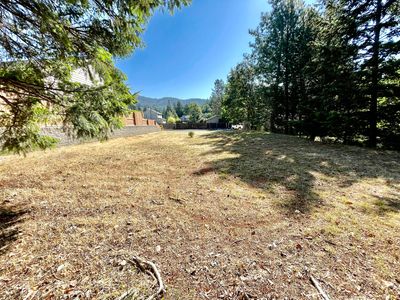 272 Mountain Valley Way, Cave Junction, OR, 97523