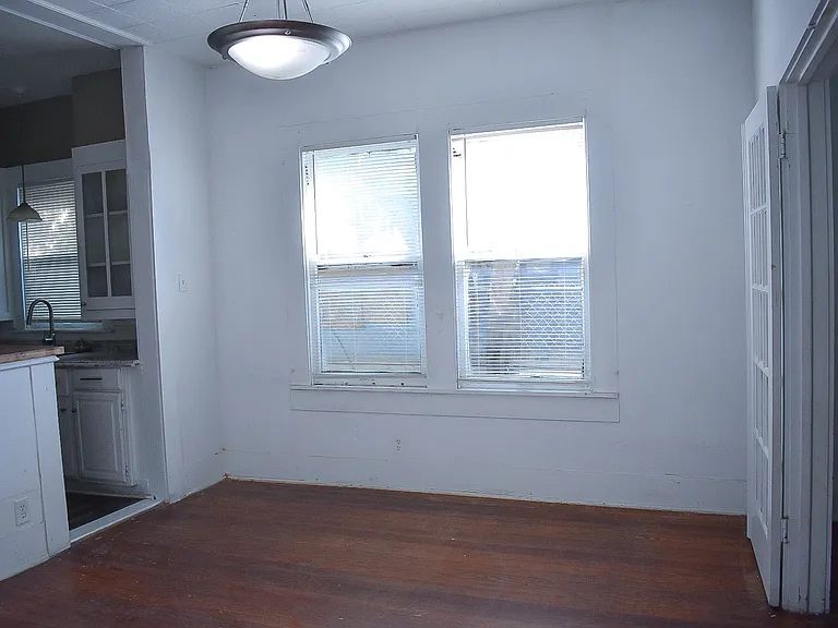 2246 E Houston St — Photo 17