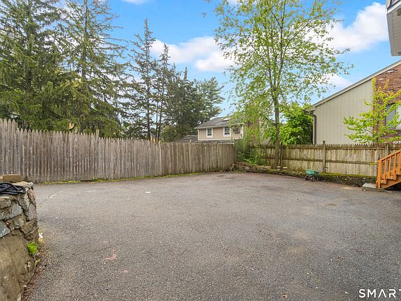 5th image of 33 Colonial Road #9