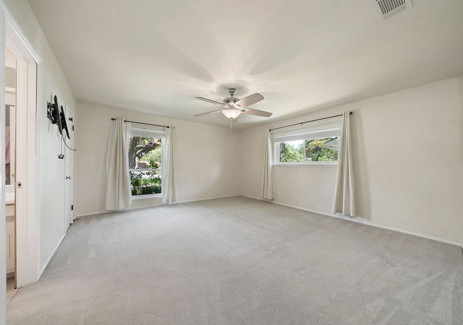 638 Rocklyn Dr. Wincrest — Photo 4