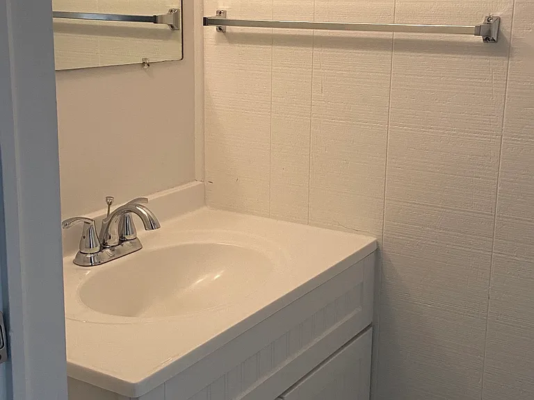 12 Charleston Sq #12 — Photo 4