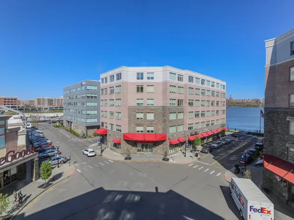 12 Main Street image 15 of 25