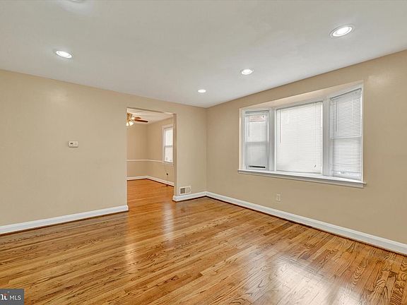 5th image of 2105 Cloville Ave