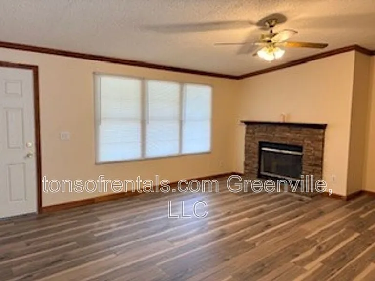 112 Acorn Trl — Photo 1