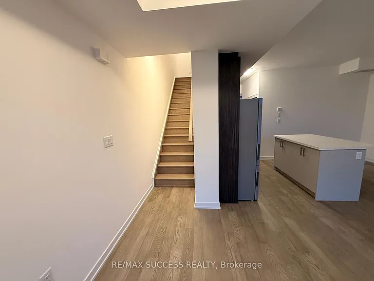 188 Angus Dr #18 — Photo 3