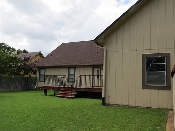 5th image of 6001 Southampton Dr