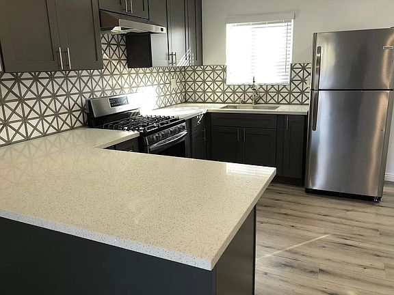3rd image of 1416 W 51st Pl #1/2