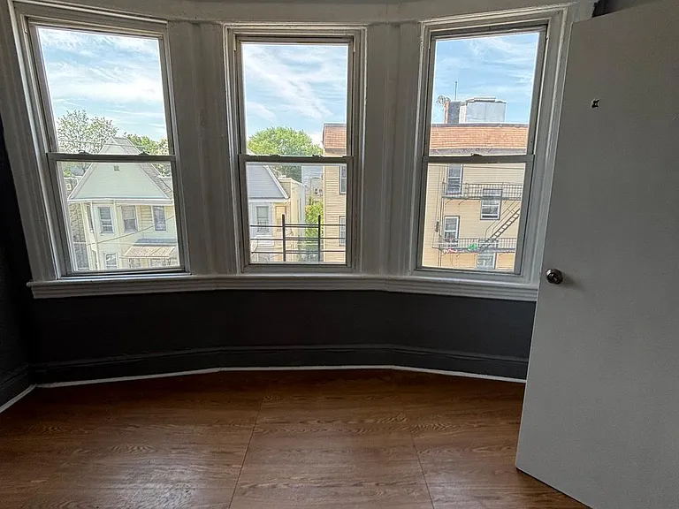 62 Rutgers Ave #3R — Photo 10