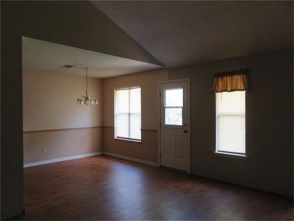 3rd image of 2708 Sue St