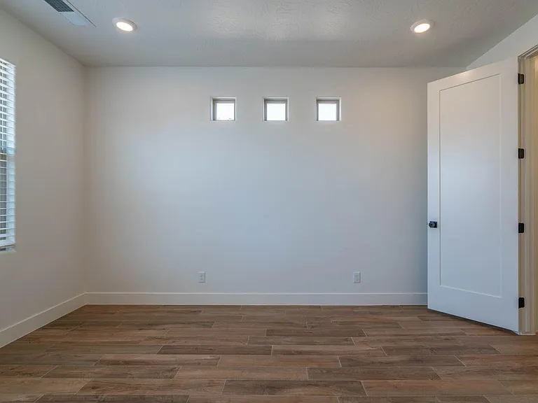 Main bedroom with private en suite