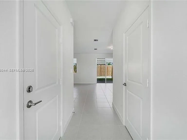 701 SE 13th Street Cir #Townhouse 701 — Photo 6