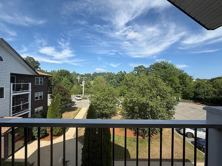Pondsview Apartments — Photo 55