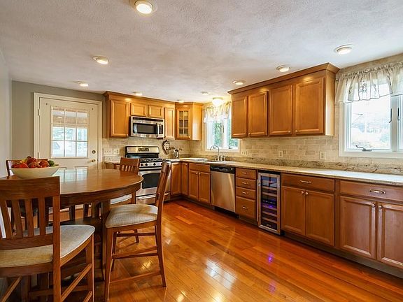 5th image of 216 Brimbal Ave