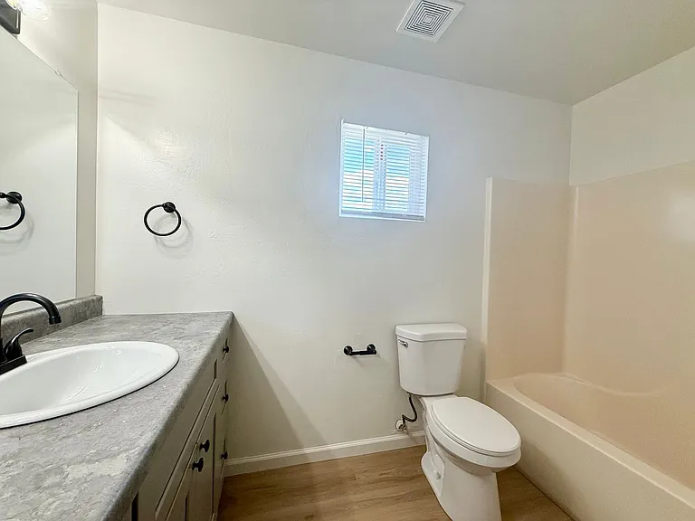 566 Lincoln Ave — Photo 8