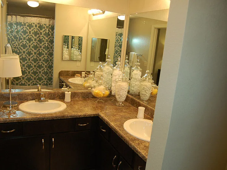 Riverscape Apartment Homes — Photo 17